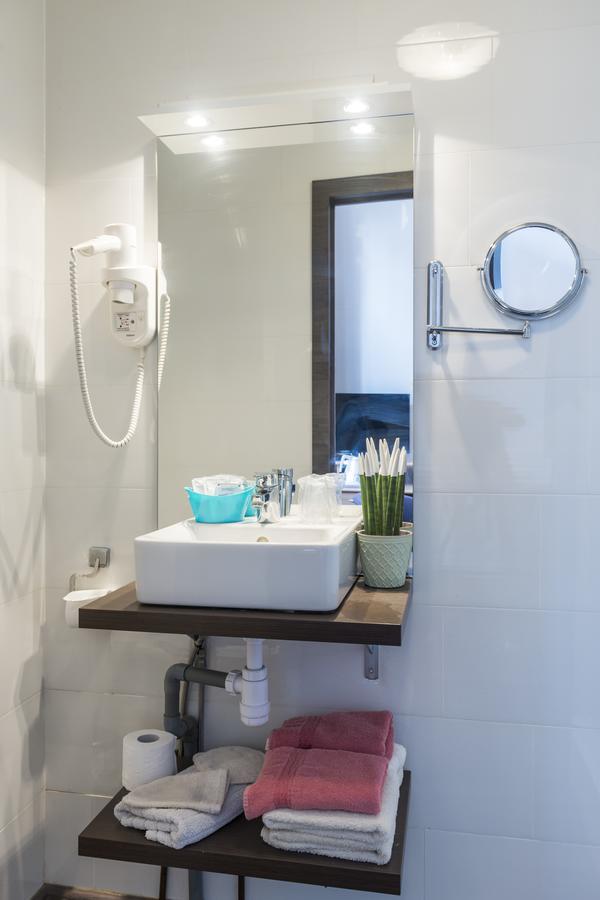 Hostellerie Lou Pahou Ronse Exterior foto