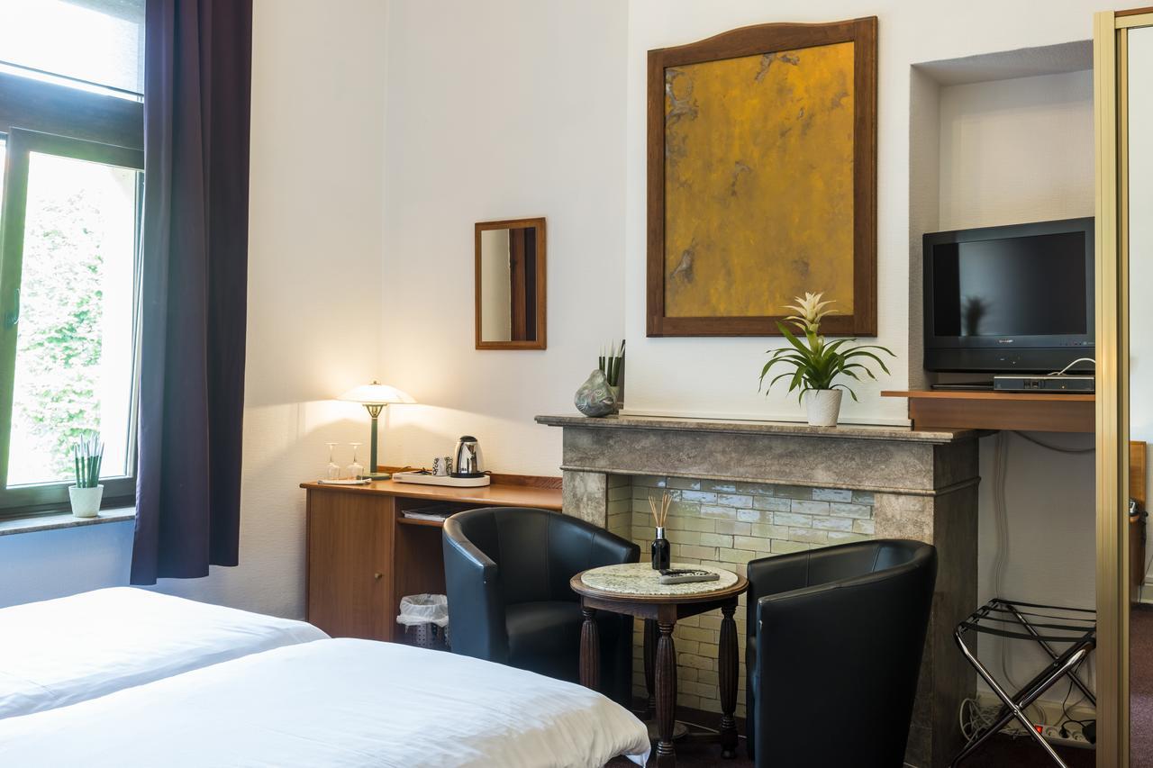 Hostellerie Lou Pahou Ronse Exterior foto